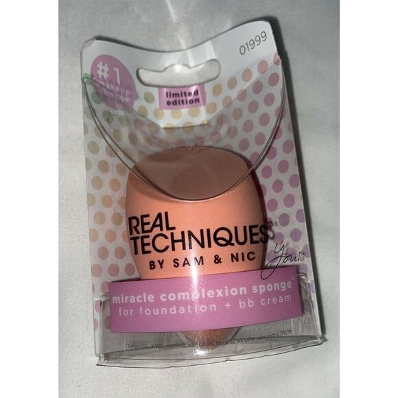 Real Techniques Limited Edition Miracle Complexion Sponge 01999 Set of 3 - Picture 1 of 6